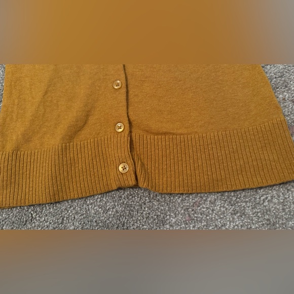 GAP Women’s Small Yellow U-Neck Button Cardigan - Picture 7 of 9
